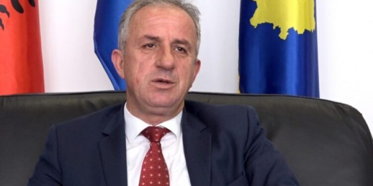 Publikimi i videos të së birit duke gjuajtur me armë për festën e Vitit të Ri, reagon Bali Muharremaj