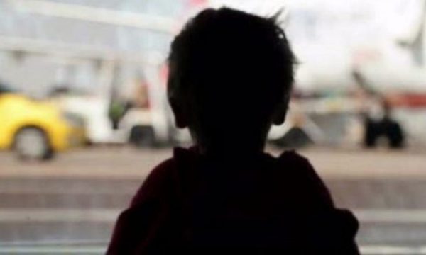 E turpshme: Podujevë, nëna braktisë katër fëmijët dhe largohet në drejtim të panjohur