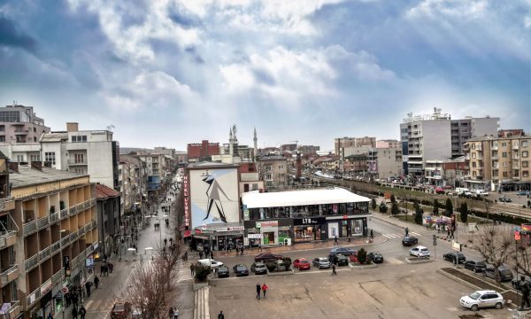Ferizajasi e bleu veturën nga shtetasi i Suedisë, i doli e vjedhur