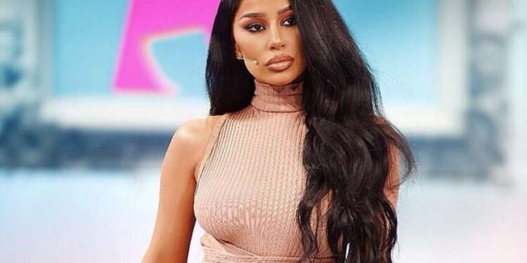 ‘Çmendet’ Flaka Krelani, e sfidon të ftohtin me bikine