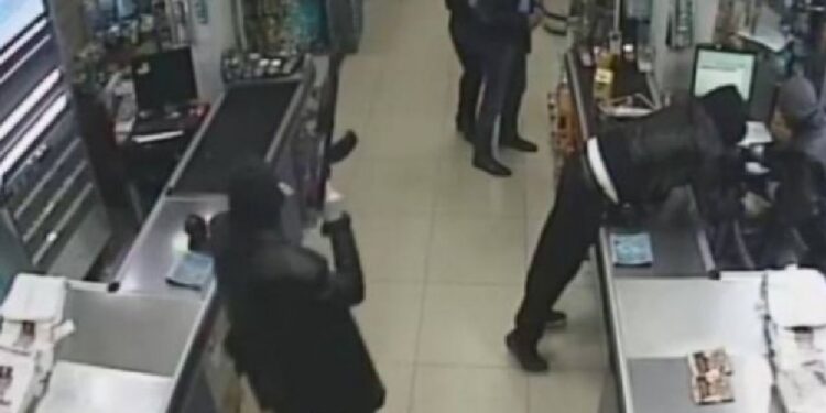 Grabitje si në filma: Vidhen të gjitha paratë në një market në këtë qytet të Kosovës