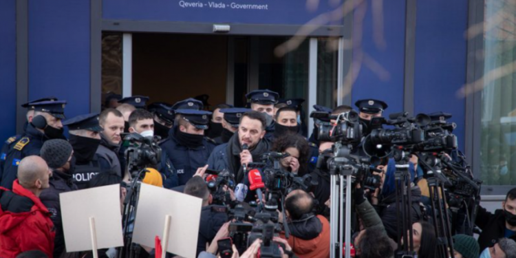 Ku është Dardani? Policia në kërkim të kreut të PSD’së pas shuplakës që i dha policit