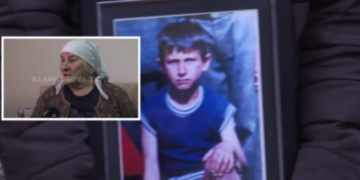 Rrëfimi i dhimbshëm i nënës së 17-vjeçarit të rivarrosur sot: Edhe tash i shoh lotët e tij para se me vra serbët