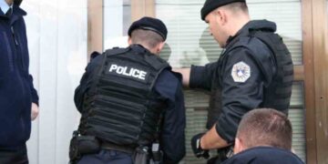 Aksion në tri qytete të vendit, bastisje edhe në ministrinë e Mjedisit dhe Planifikimit Hapësinor