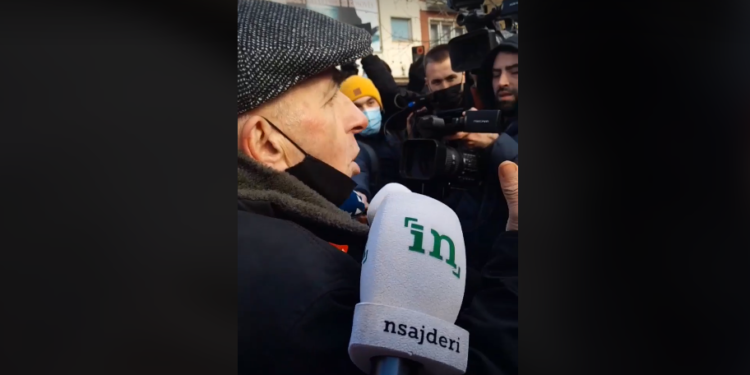 ‘Në zyre kom met ardh e met kap për krahu, ma mirë hiqu vet”, qytetari i nervozuar me Kurtin për rritjen e rrymës