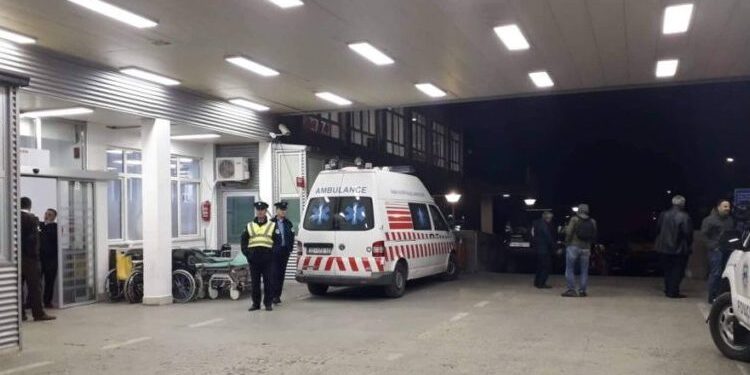 Burri akuzon mjekët për vdekjen e gruas dhe foshnjës, flasin nga QKUK