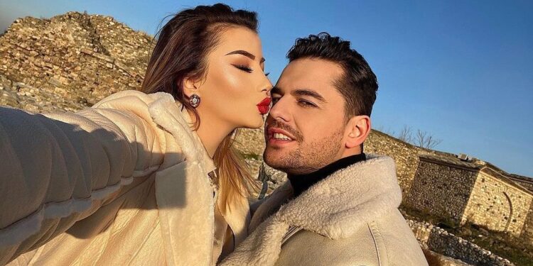 Shpati dhe Selvija bëhen prindër për herë të parë, zbulojnë emrin e veçantë të djalit