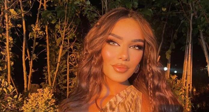 Tayna shfaqet “përvëluese” me poza nga Miami