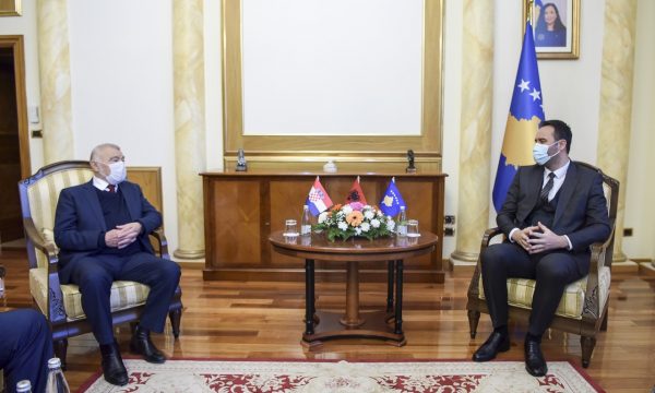 Mesiq në takim me Konjufcën: Serbët e urrejnë Miloseviçin, jo pse shkaktoi luftëra, por pse i humbi ato
