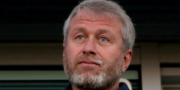 Iu ndalua hyrja në Angli, Abramovich largohet nga Chelsea