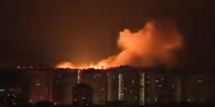 Një shpërthim i fuqishëm tronditë Kievin, bie alarmi i bombardimeve