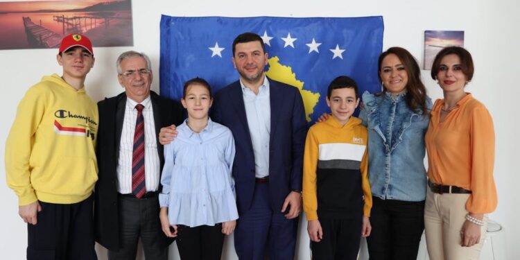 Kryetari i PDK-së shkon te shtëpitë e Thaçit, Veselit e Krasniqit, i bën vizitë edhe Fatmir Sejdiut