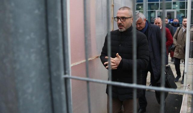 Si e kaloi natën e parë në burg Saimir Tahiri? Në qeli iu lejuan vetëm…