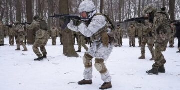 Shumë kosovarë të interesuar për të luftuar në Ukrainë, i shkruajnë ambasadës