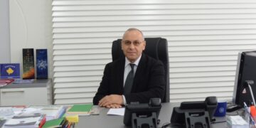 Agim Ademi në terren, del të kërkoj nënshkrime për kandidim ende pa i shpall zgjedhjet