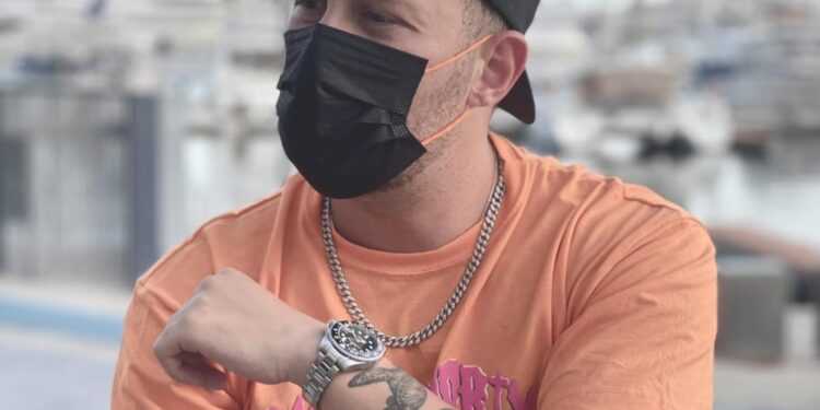 Ndodh edhe kjo -Punonjësit e një ‘Call Center’ detyrohen nga pronari të votojnë Donaldin?