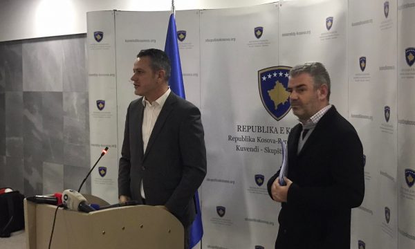 “As nuk e kam prekur me dorë” – Arben Gashi flet për incidentin me këshilltarin e Konjufcës