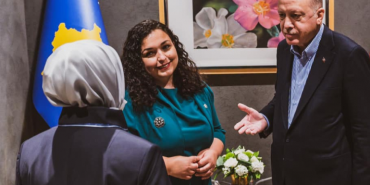 Osmani i dëshiroj shërim të shpejtë, Erdogan me mesazh falënderues: Përshëndes popullin mik dhe vëllazëror të Kosovës