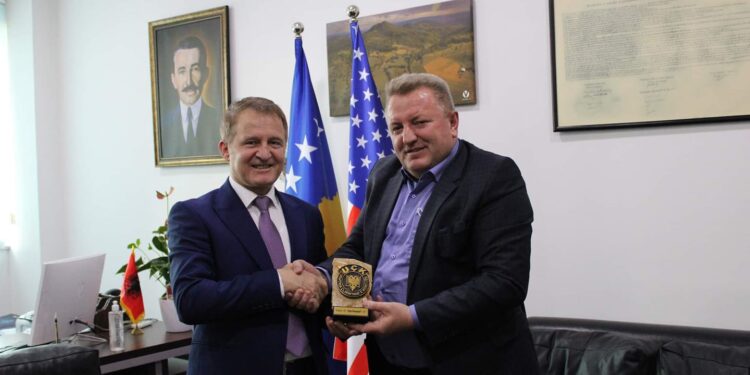 Berisha viziton Ferit Idrizin : Uroj të bëhet emblemë suksesi si Hasan Prishtina