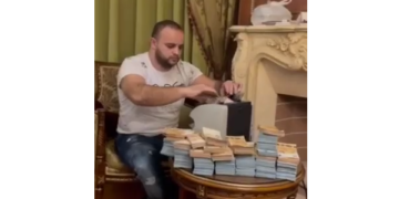 Zbulohet mashtrimi që bëri Fisnik Syla me videon duke numëruar para