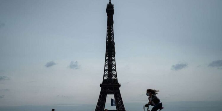 Franca u bën thirrje qytetarëve të saj të largohen nga Rusia