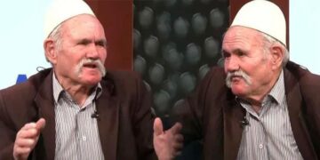 Priti 10 vite për hakmarrje: Historia e 81 vjeçarit me plis në kokë që vrau serbin famkeq që ia vrau gjyshin kur ishte 5 vjeçar