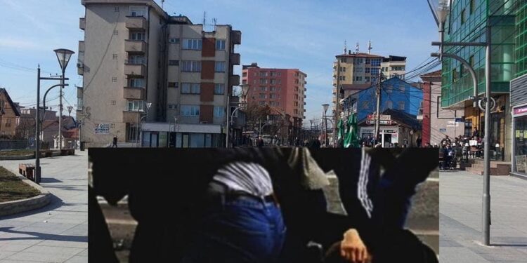Tre vushtrrias rrahen bëhen “llom”, njëri përfundon në  spital