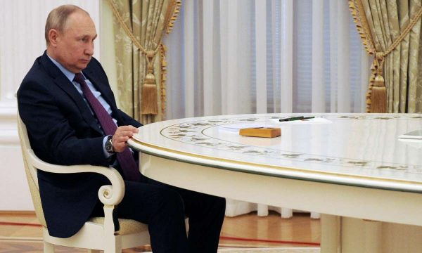 Lideri i parë që e takon Putinin pas sulmit të Rusisë mbi Ukrainën