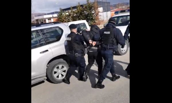 Arrestimi i kameramanit, suspendohen dy policë, për pesë të tjerë iniciohet procedurë disiplinore