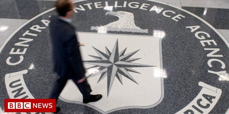 Lufta përsëri po fillon? – CIA largohet nga ambasada e Kievit