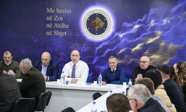 Haradinaj mbledh AAK-në në Vushtrri, diskuton për zgjedhjet e brendshme