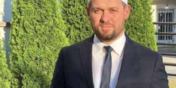 Imami kosovar: Edhe ndalesa e bartjes së mbulesës tek vajzat në shkolla është bullizëm