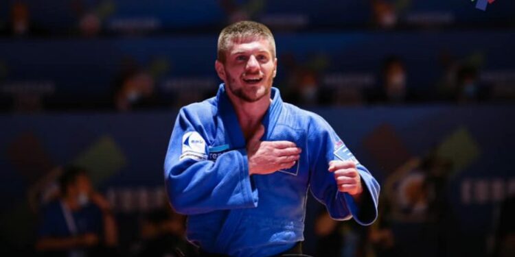 Akil Gjakova e nis me fitore Grand Slamin e Parisit