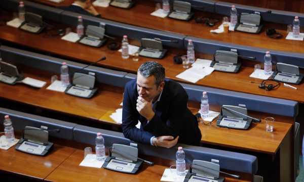 A do të heqin dorë deputetët e LDK-së nga kompenzimi për naftë, flet Arben Gashi
