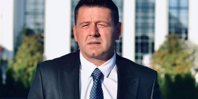“Nuk ka kriminel për ilaq se krejt i ka arrrastu Xhelal Sveçla”, Bekë Berisha ironizon me Sveçlën