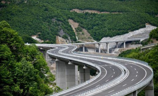 Lajm i hidhur: Vdes një grua në një aksident të rëndë në autostradën Arbën Xhaferi