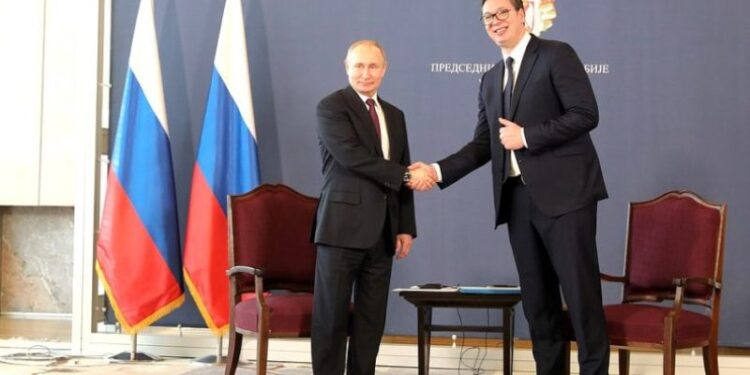 Serbia i del krah Rusisë, vendet e BE-së lëshojnë sallën