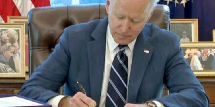 Biden nxjerr një urdhër ekzekutiv në kundërpërgjigje ndaj Putinit