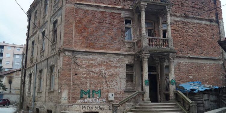 Pezullohet projekti për restaurimin e shtëpisë së Xhafer Devës