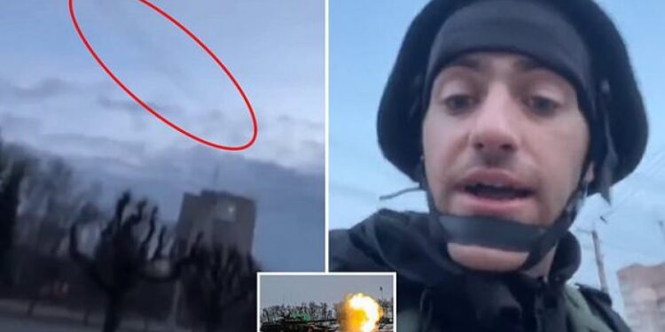 Moment shokues – gazetarit i fluturoi raketa ‘mbi kokë’ derisa raportonte në Ukrainë