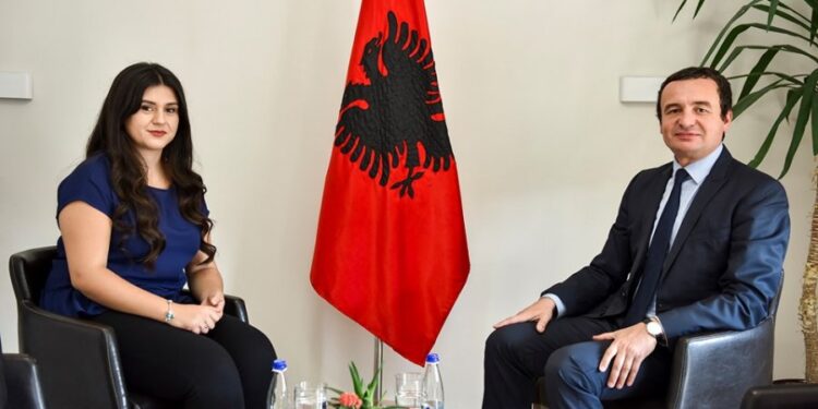 Deputetja e VV-së që jeton në Prishtinë e largon vendbanimin nga Facebook-u, pasi që iu publikuan shpenzimet për karburant
