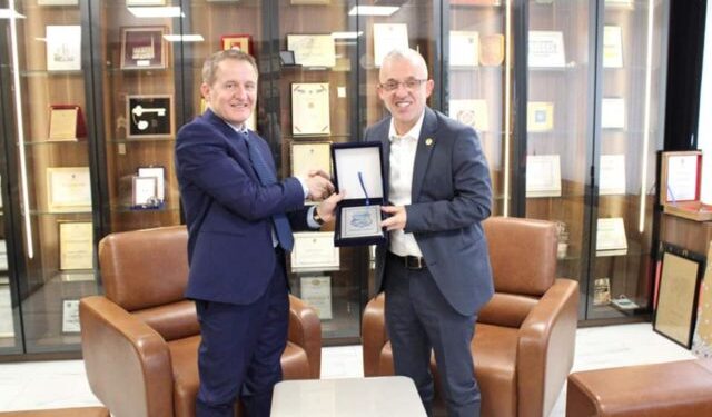 Idrizi viziton Shtëpinë e të moshuarve “Jetimat e Ballkanit”, mirëpritet nga Halil Kastrati