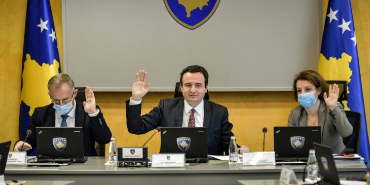 Qeveria miraton masat e reja: Nga sot ora policore fillon në ora 00:00, gastronomia punon deri në 23:00