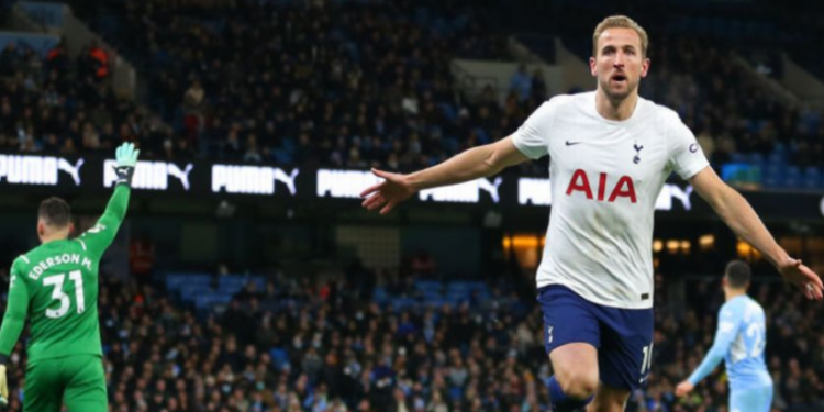 Ndeshje e ҫmendur në Angli: Conte e befason Guardiolën, hapet gara për titull