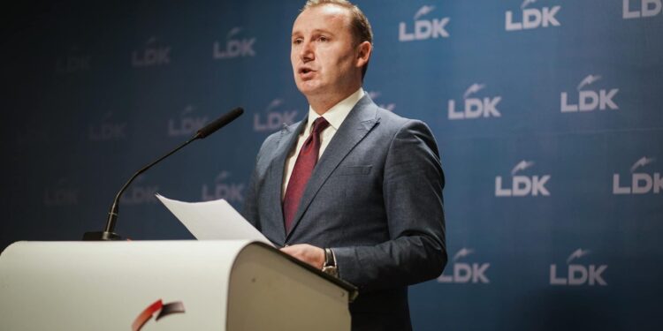 Zemaj: Në pandemi pushteti thërret qytetarët të dalin në rrugë e të dëgjojnë fjalimin e liderit