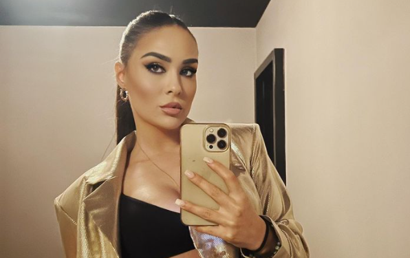 Xhensila Myrtezaj shfaq linjat përfekte nga palestra