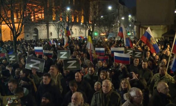 Shpërthejnë protestat në Serbi në mbështetje të Rusisë: Vuçiq Shqiptar, e tradhtove Serbinë