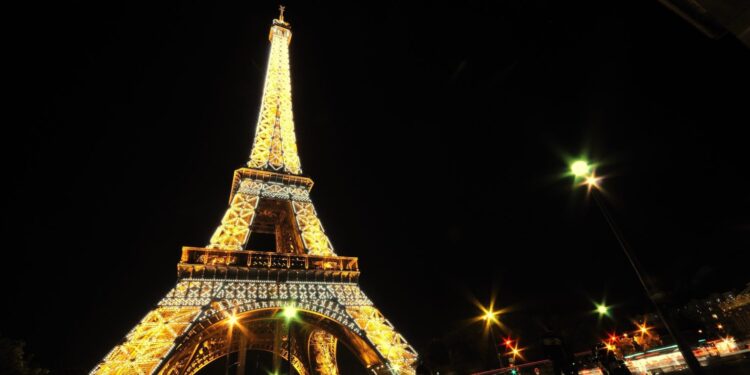 Shënohet 133-vjetori i përurimit, fakte të panjohura rreth Kullës Eiffel që ndriçon Parisin