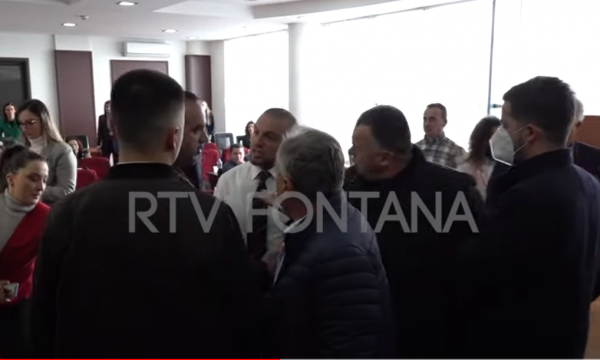 Tensione në Kuvendin e Istogut, asamblistët e LDK-së dhe AAK-së për pak rrahen (VIDEO)