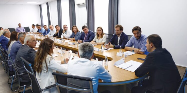 Zhvillime politike: Memli Krasniqi mbledh Kryesinë dhe deputetët e PDK-së